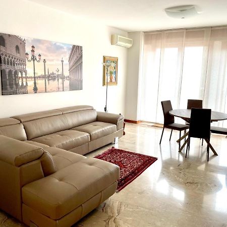 Apartment Donatello Местре Екстер'єр фото